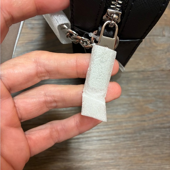 Michael Kors LG EW Crossbody Brand New - Picture 6 of 12